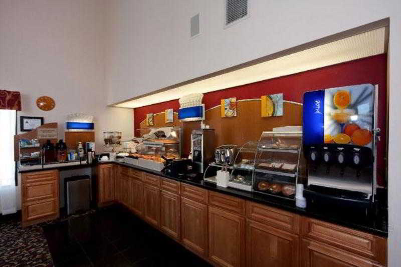 โรงแรมเบสท์ เวสเทิร์น บัตท์เนอร์ ครีตมัวร์ อินน์ Creedmoor ร้านอาหาร รูปภาพ