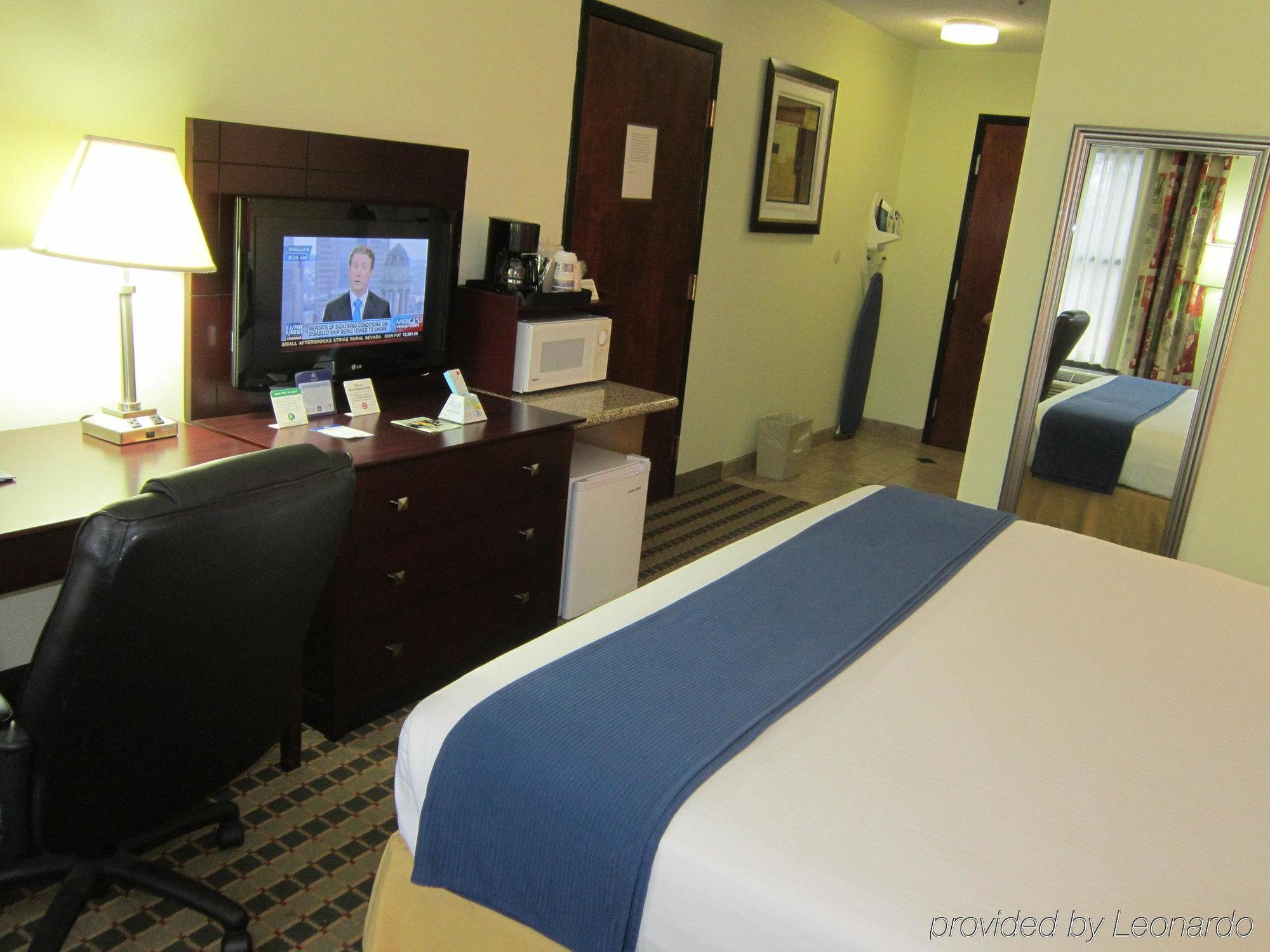 โรงแรมเบสท์ เวสเทิร์น บัตท์เนอร์ ครีตมัวร์ อินน์ Creedmoor ภายนอก รูปภาพ
